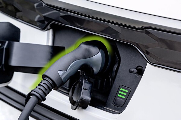 Brennenstuhl E-Mobility Serisi Duvar Tipi ve İstasyon Uyumlu Elektrikli 3 Fazlı IP55 Lisanslı 5 MT Kablolu 22 KW Araç Şarj Kablosu