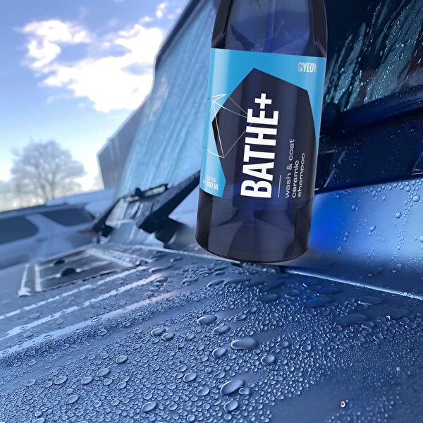 Gyeon Q²M Bathe+ Plus Seramik Bazlı Nötr PH Hidrofobik Araç Yıkama Şampuanı - 1000 ML