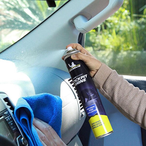 Michelin MC34358 750ml Torpido ve Kokpit Parlatma ve Bakım Spreyi Çilek Aromalı